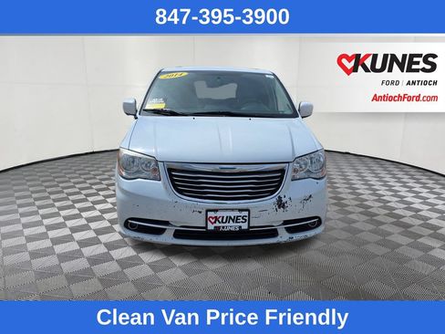 Used 2014 Chrysler Town & Country Touring FWD image 2