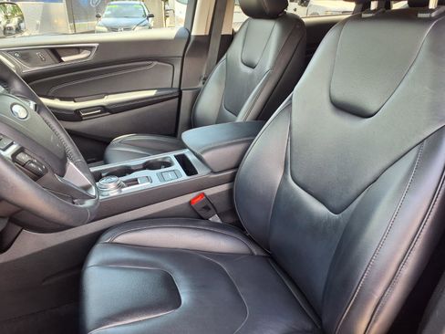 Used 2021 Ford Edge Titanium AWD/4WD image 3