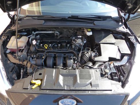 Used 2018 Ford Focus Titanium w/ Titanium Technology Package FWD image 18