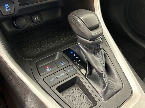 Used 2019 Toyota RAV4 XLE FWD image 30