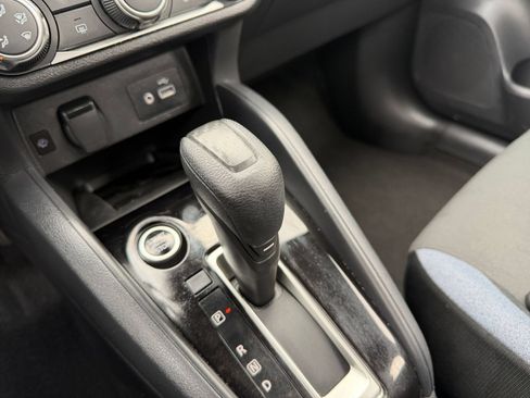 Used 2025 Nissan Versa SV FWD image 39