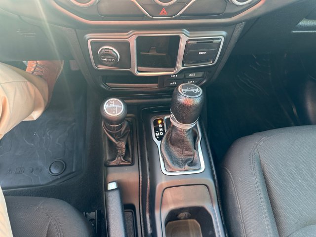 Used 2018 Jeep Wrangler Unlimited Sport AWD/4WD image 13