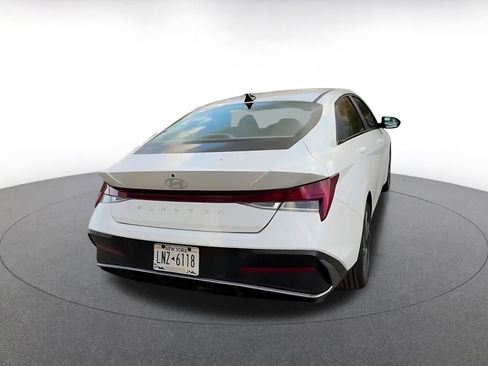 Used 2025 Hyundai Elantra SEL image 14