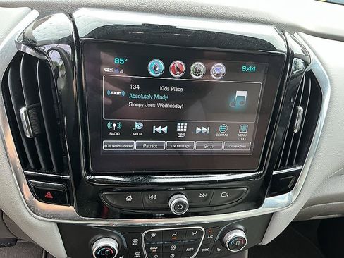 Used 2018 Chevrolet Traverse LT FWD image 16