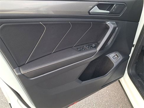 Certified 2023 Volkswagen Tiguan SE image 14