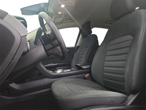 Used 2019 Ford Fusion SE image 12