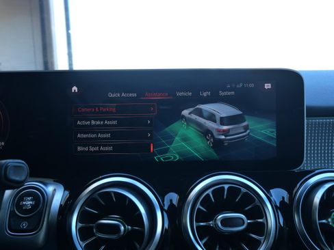 Used 2021 Mercedes-Benz GLB 250 GLB 250 image 18