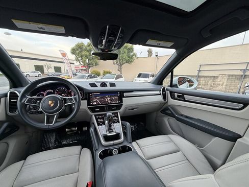 Used 2023 Porsche Cayenne S Platinum w/ Premium Package Plus AWD/4WD image 41