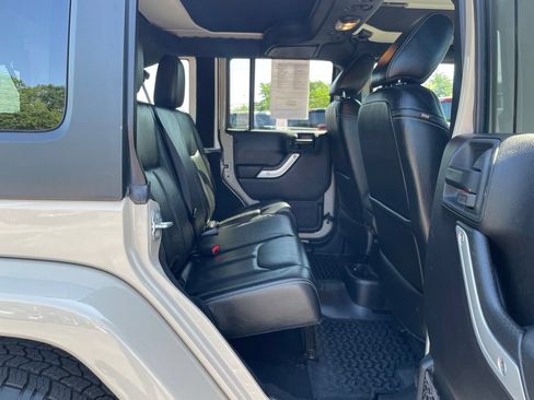 Used 2016 Jeep Wrangler Unlimited Sahara w/ Dual Top Group AWD/4WD image 21