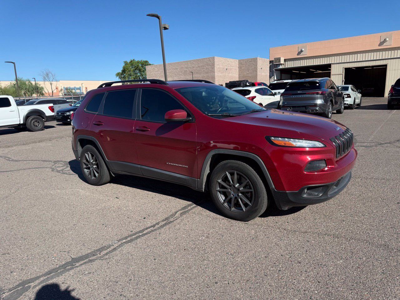 Used 2017 Jeep Cherokee Latitude FWD image 3