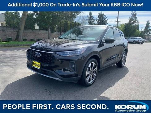 Used 2024 Ford Escape Platinum image 1