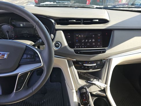 Used 2025 Cadillac XT5 Premium Luxury image 17