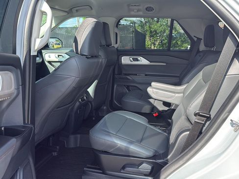 Used 2026 Ford Explorer Active w/ Active Comfort Package AWD/4WD image 10