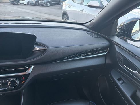 Used 2025 Buick Envista Sport Touring image 35