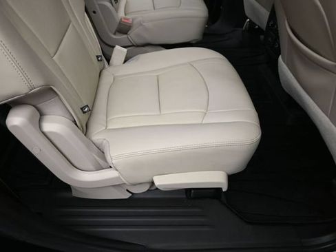 Used 2020 Buick Enclave Premium w/ Sun and Sites Package AWD/4WD image 27