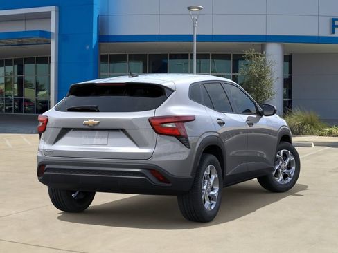 New 2026 Chevrolet Trax LS w/ LS Convenience Package FWD image 4