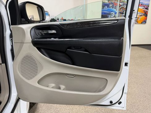 Used 2015 Dodge Grand Caravan SE w/ Quick Order Package 29E SE FWD image 18