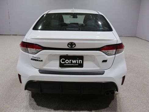 Used 2026 Toyota Corolla SE FWD image 3