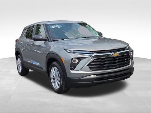 Used 2025 Chevrolet TrailBlazer LS w/ LS Convenience Package FWD image 7