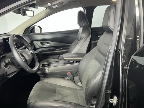 Used 2023 Nissan Ariya AWD image 19