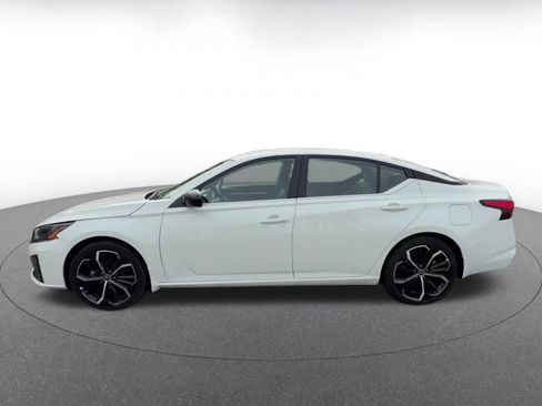 Used 2025 Nissan Altima 2.5 SR image 10