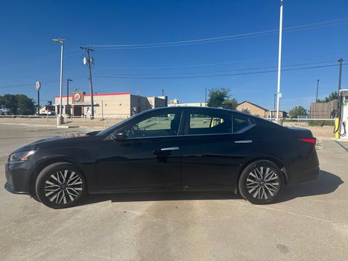 Used 2025 Nissan Altima 2.5 SV FWD image 6