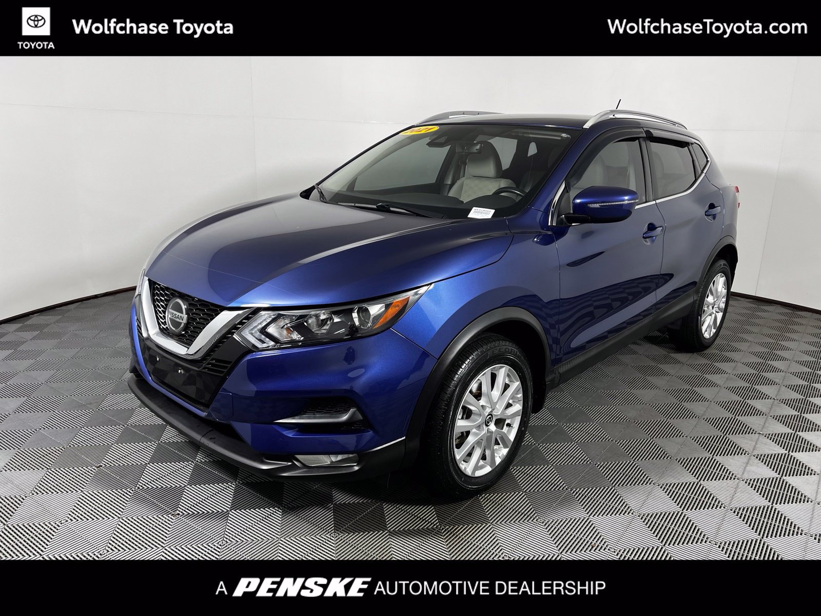Used 2021 Nissan Rogue Sport SV FWD image 1