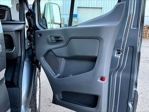 Used 2022 Ford E-Transit Medium Roof image 20