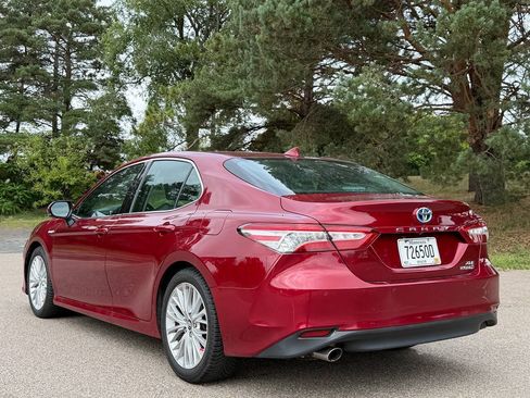 Used 2018 Toyota Camry XLE w/ Audio Package FWD image 3