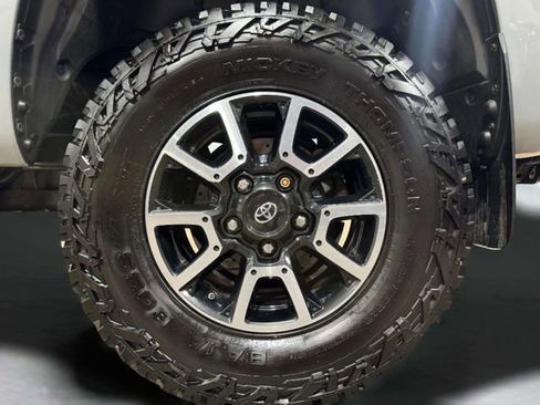 Used 2020 Toyota Tundra 4x4 CrewMax image 33