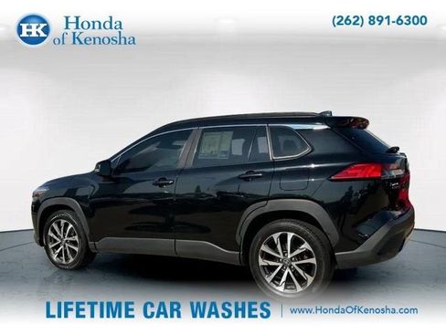 Used 2022 Toyota Corolla Cross XLE w/ Convenience Package image 4