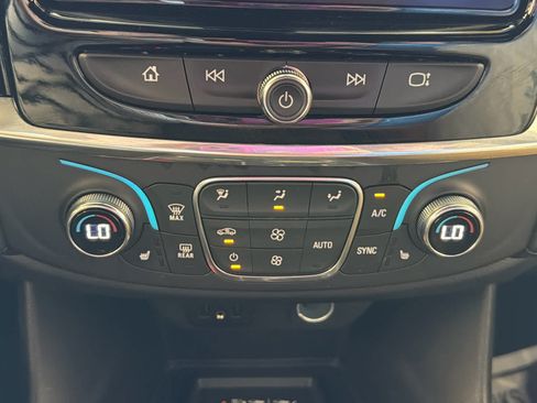 Used 2023 Chevrolet Traverse LT FWD image 47
