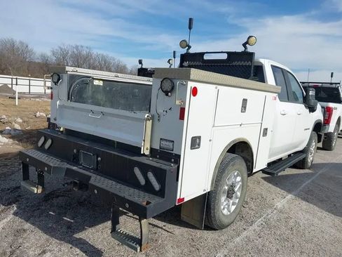 Used 2020 Chevrolet Silverado 2500 LT w/ Convenience Package image 3