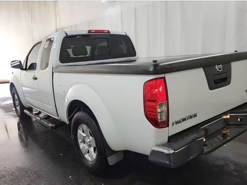 Used 2012 Nissan Frontier SV RWD image 3