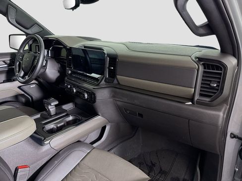 Used 2024 Chevrolet Silverado 1500 ZR2 w/ Technology Package image 30