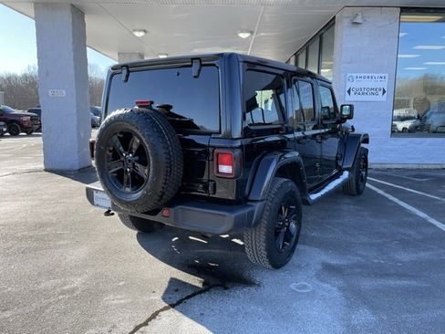 Used 2022 Jeep Wrangler Unlimited Sahara image 4