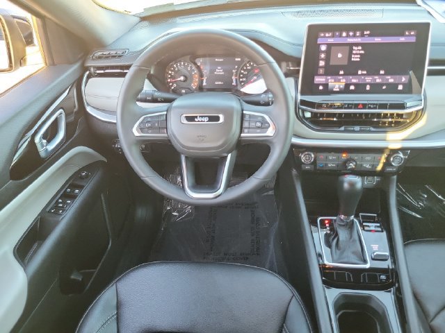Used 2025 Jeep Compass Limited AWD/4WD image 4