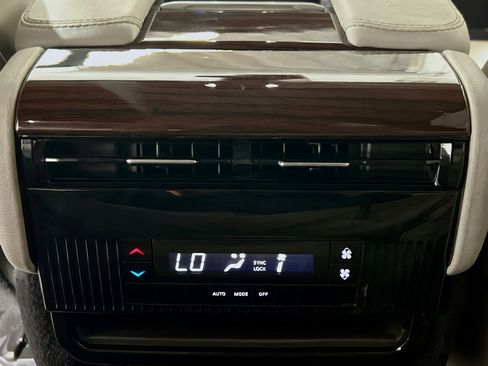 Used 2022 Jeep Wagoneer Series II RWD image 19