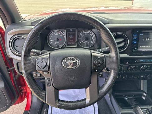 Used 2017 Toyota Tacoma TRD Off-Road AWD/4WD image 19