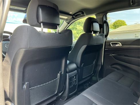 Used 2021 Jeep Grand Cherokee Laredo image 32