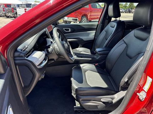 Used 2024 Jeep Compass Latitude AWD/4WD image 41