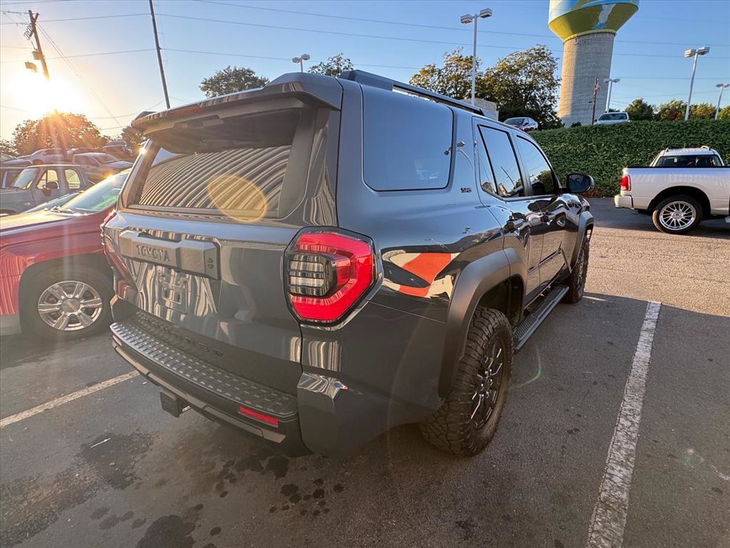 Used 2025 Toyota 4Runner SR5 AWD/4WD image 5
