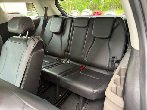 Used 2025 Kia Carnival FWD image 6