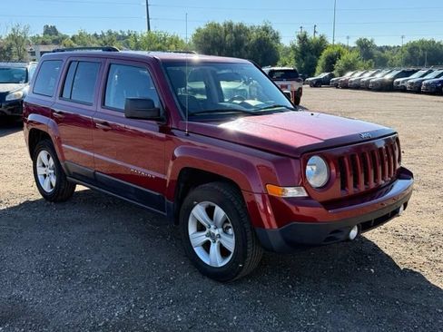 Used 2014 Jeep Patriot Latitude w/ Sun/Sound Group AWD/4WD image 8