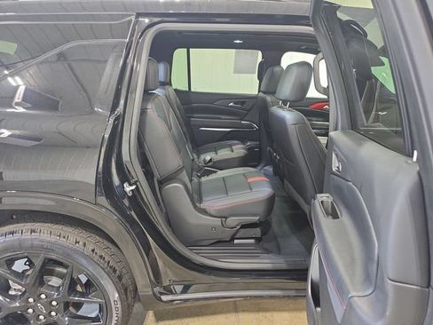 Used 2025 Chevrolet Traverse RS AWD/4WD image 31