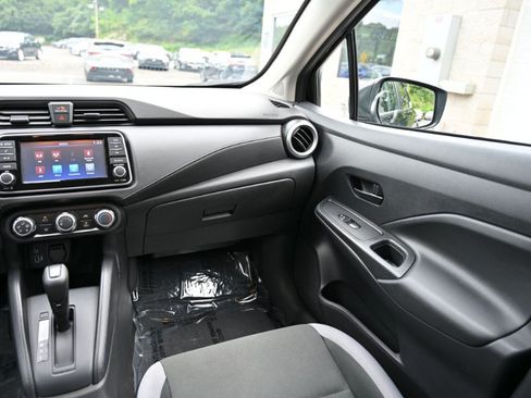 Used 2025 Nissan Versa S FWD image 11