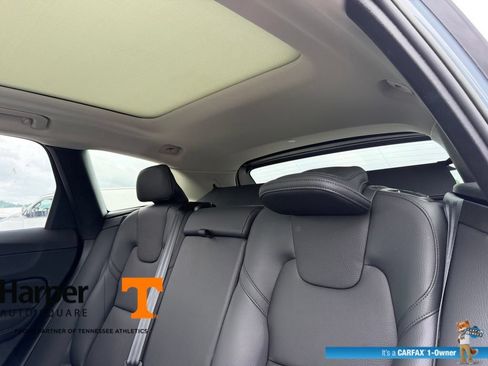 Used 2023 Volvo XC60 B5 Plus AWD/4WD image 9