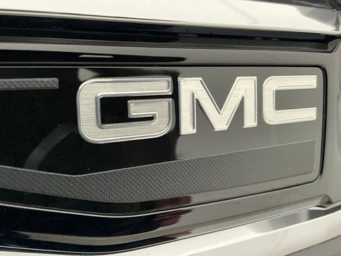 Used 2023 GMC Yukon XL SLT image 30