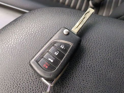 Certified 2021 Toyota Camry SE image 27