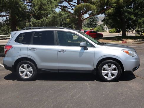 Used 2015 Subaru Forester 2.5i Limited AWD/4WD image 3